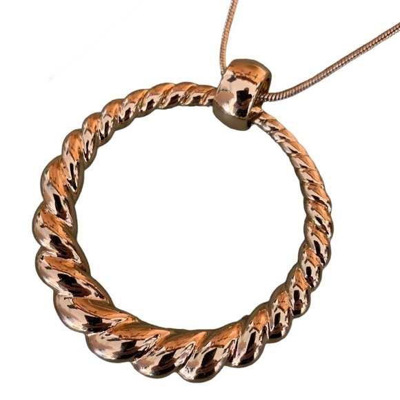 GOLDTONE Shrimp Style Necklace and Bracelet Set - Picture 2 of 9